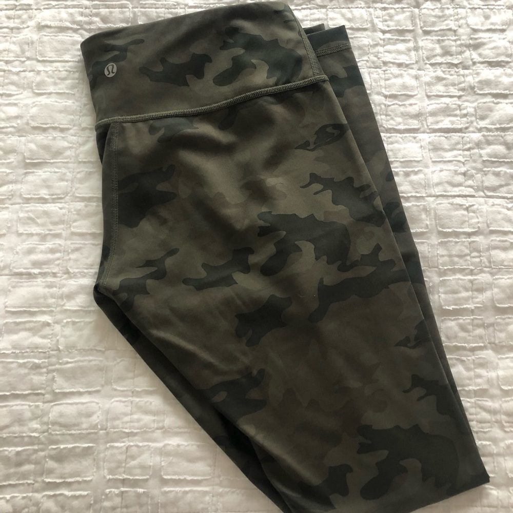 Lululemon Camo Green Wunder Under pants